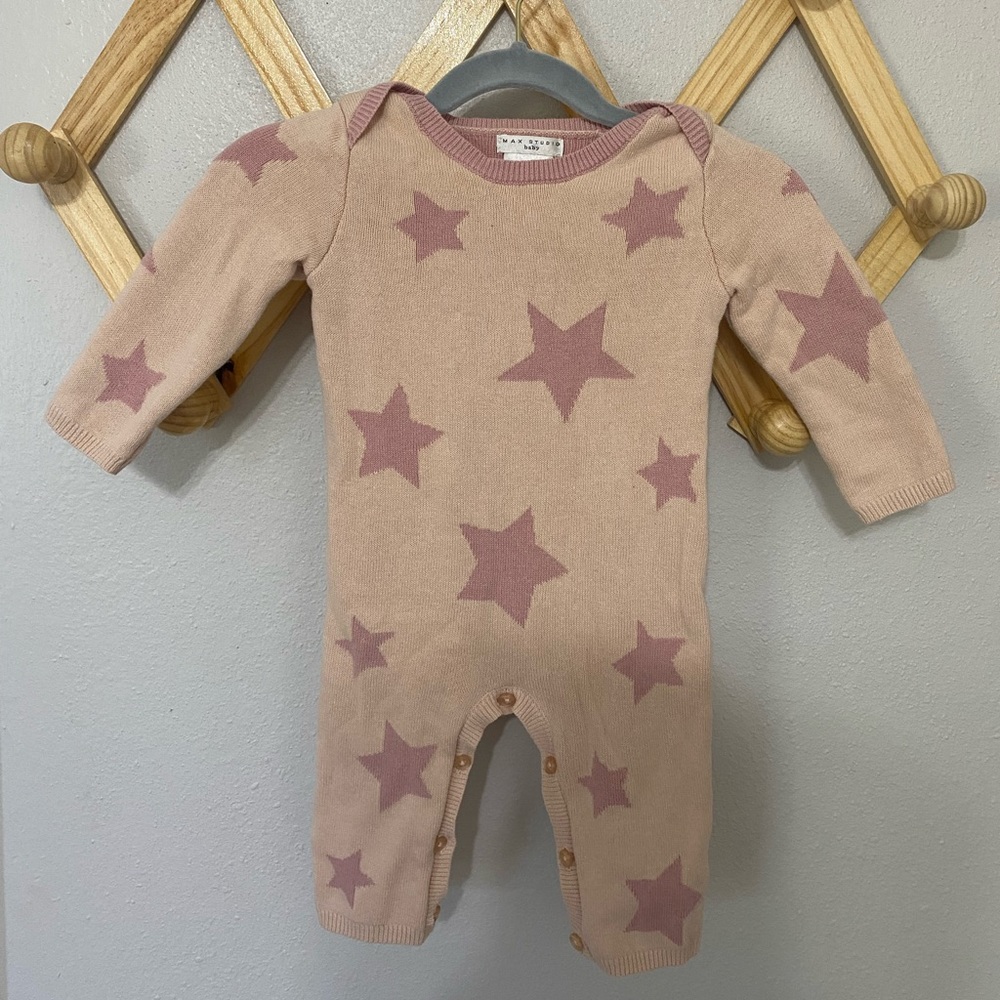 Baby girl star sweater romper. 3-6 month, very good condition.